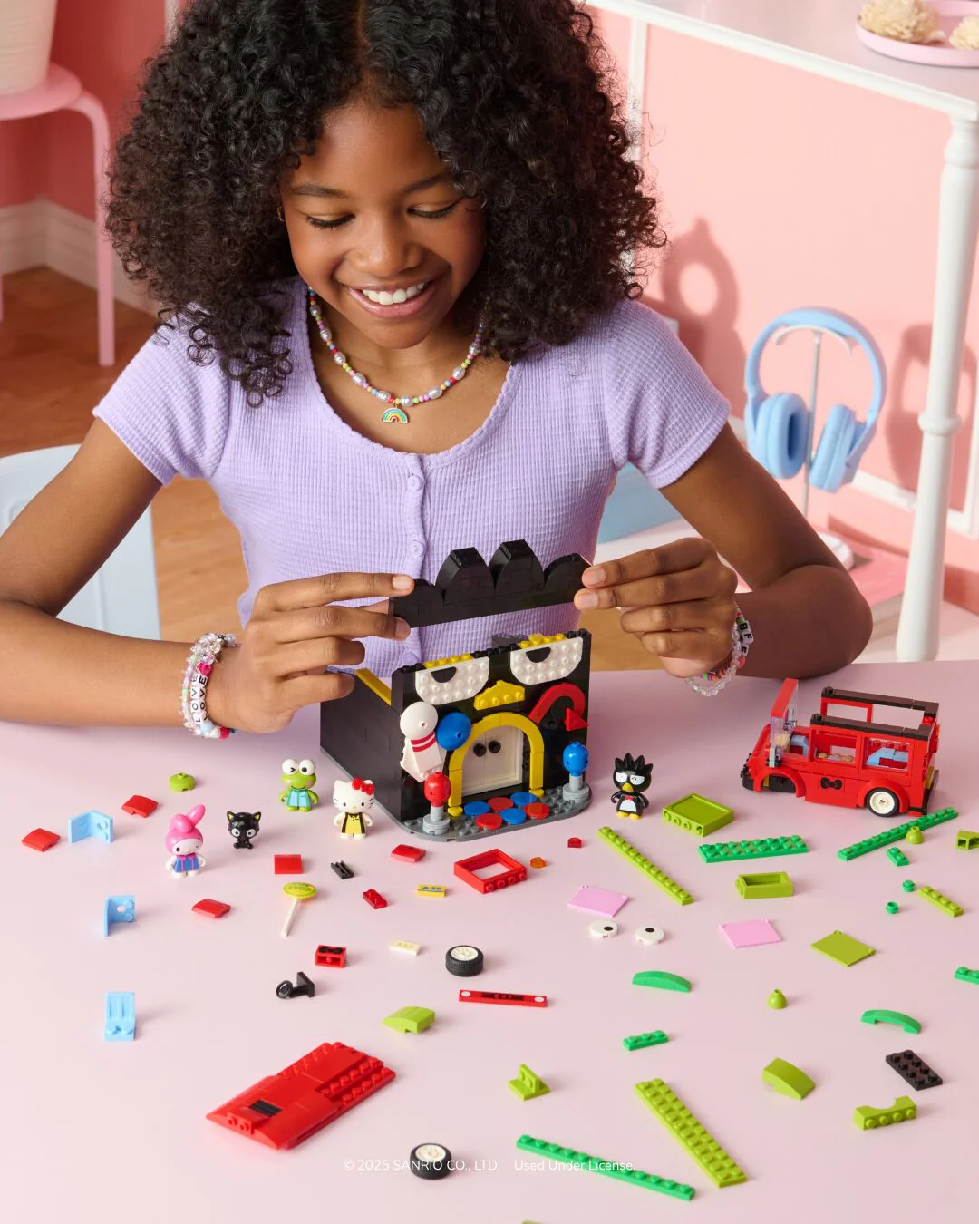 Hello Kitty and Friends Badtz-maru’s Bowling Alley Building Set - Image 2