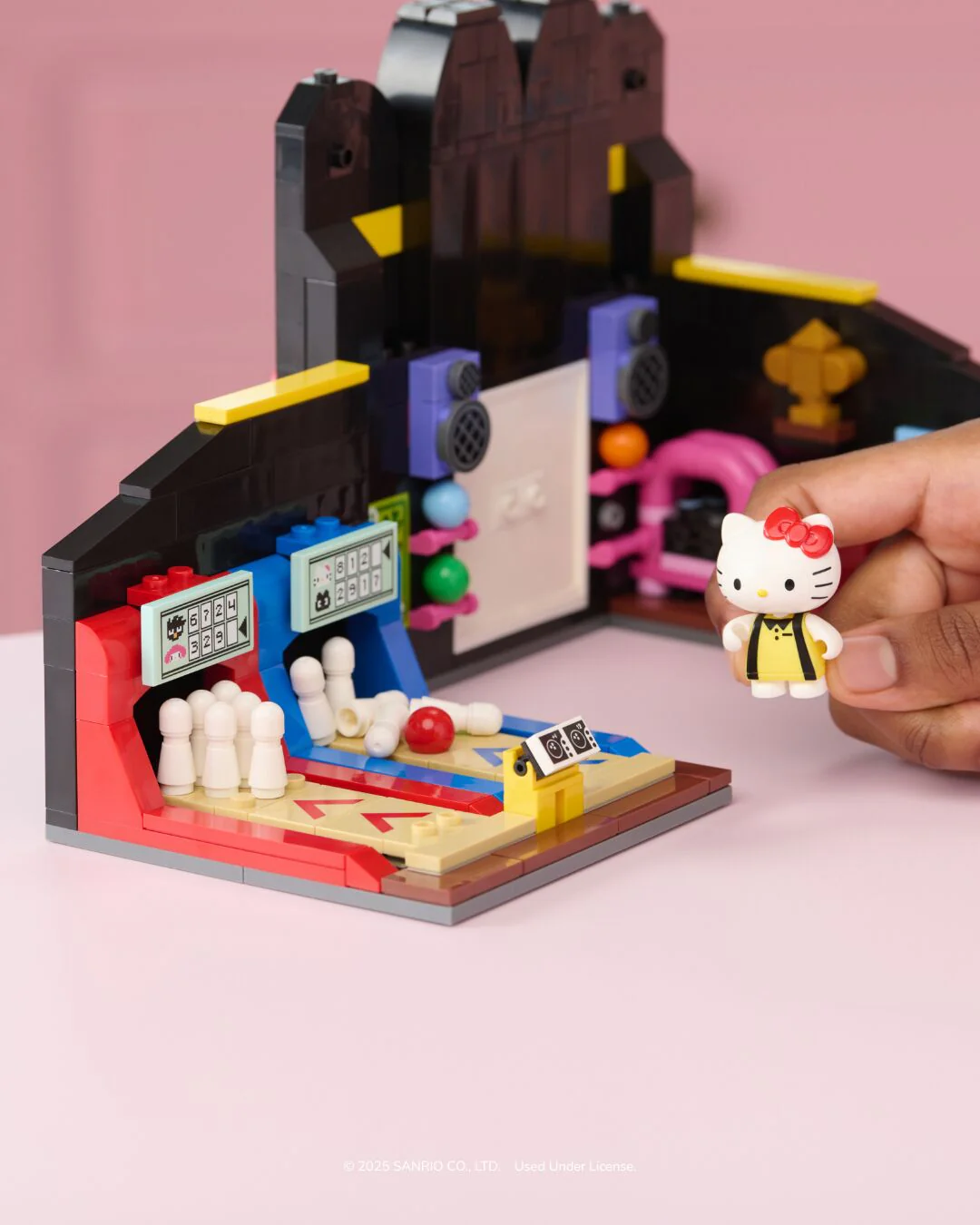 Hello Kitty and Friends Badtz-maru’s Bowling Alley Building Set - Image 4