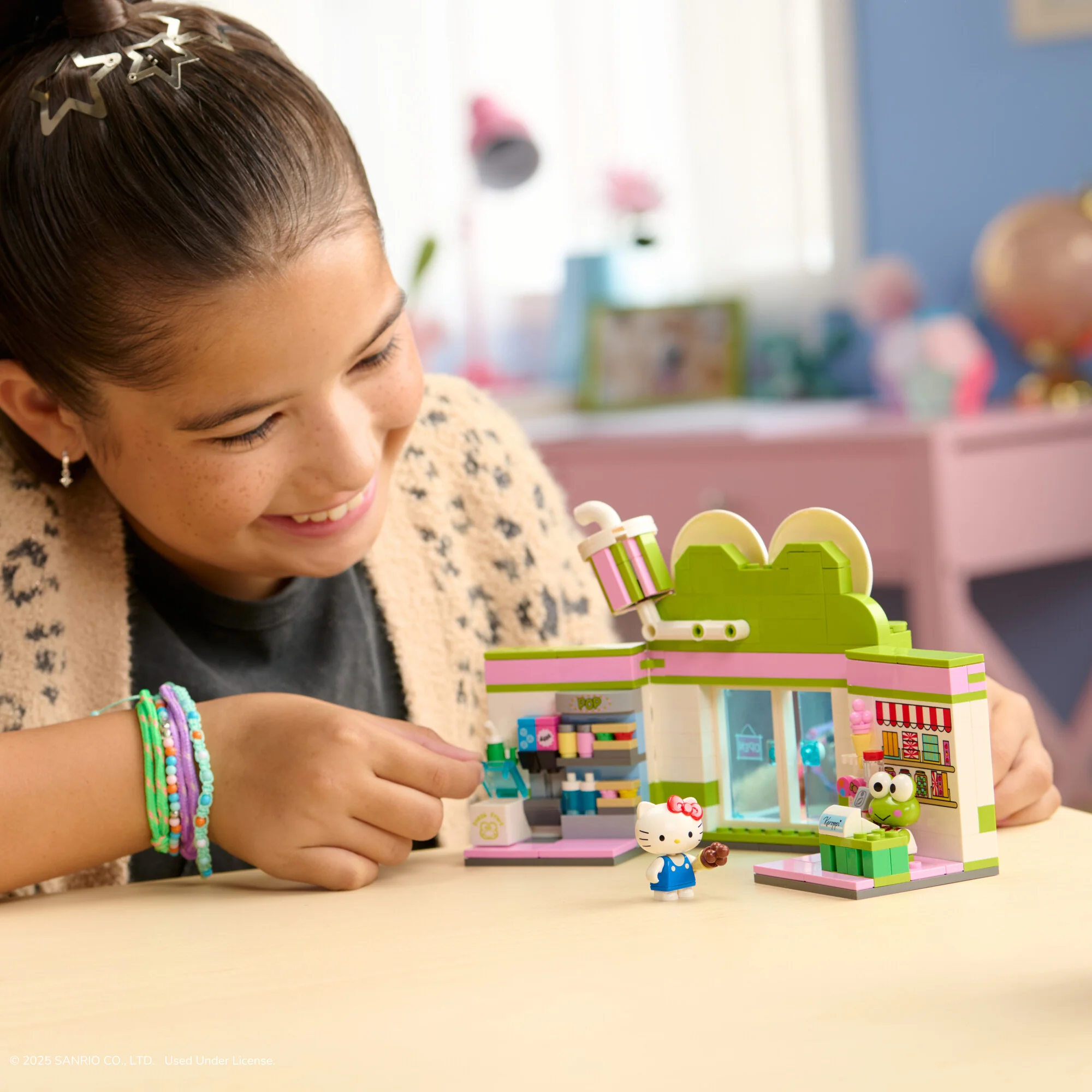 Hello Kitty and Friends Keroppi Mart Building Set - Image 3