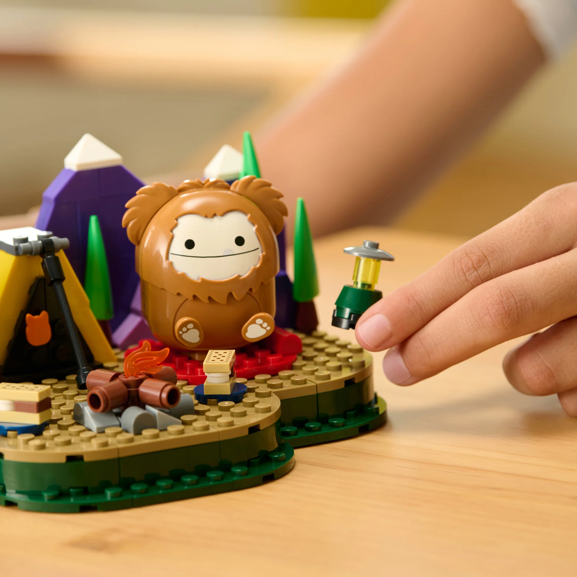 Squishmallows Benny and Cam's Outdoor Adventure Building Set - Image 3
