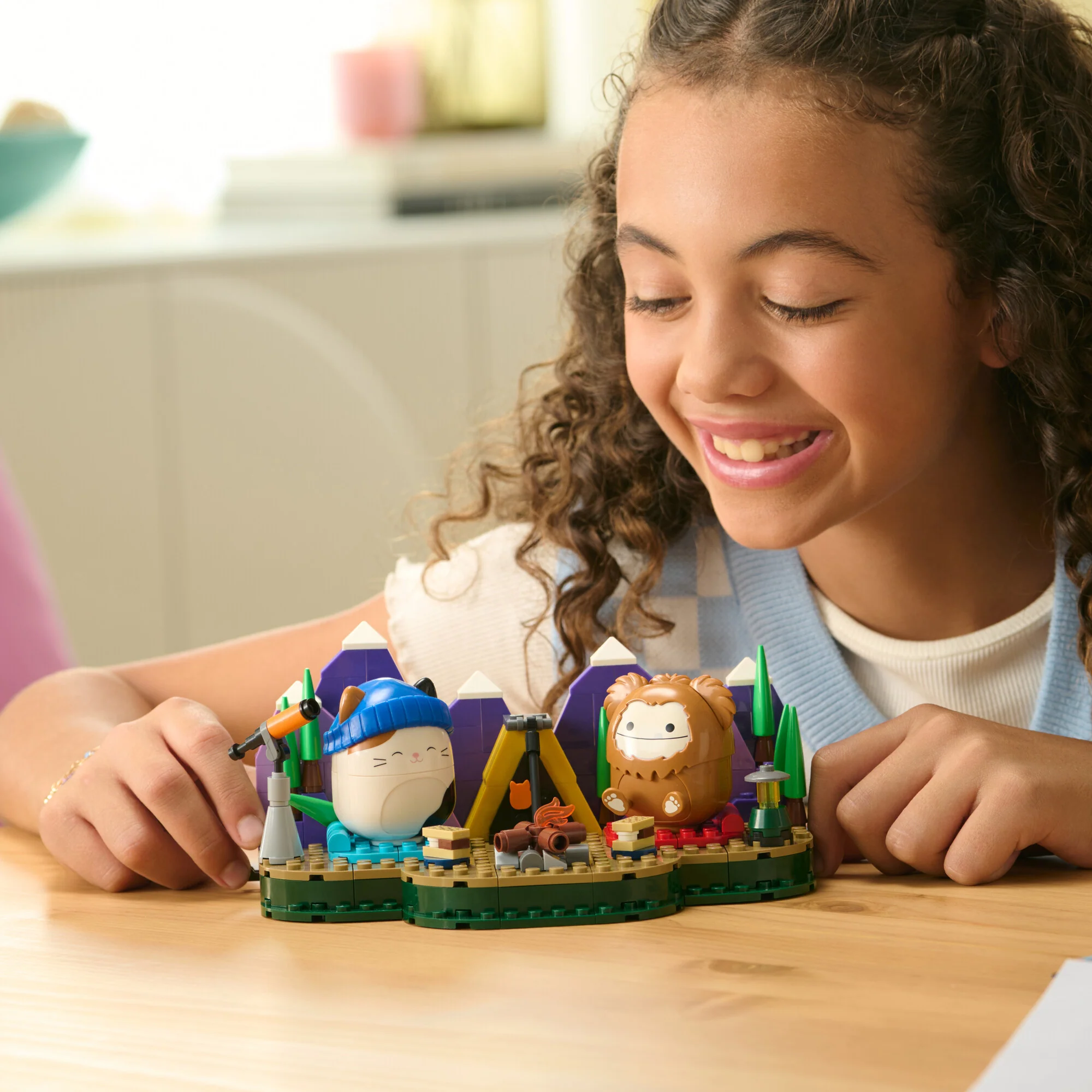 Squishmallows Benny and Cam's Outdoor Adventure Building Set - Image 6