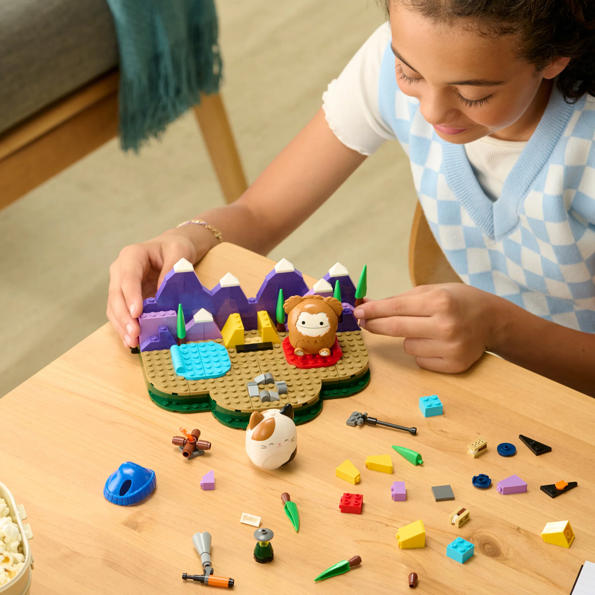 Squishmallows Benny and Cam's Outdoor Adventure Building Set - Image 7